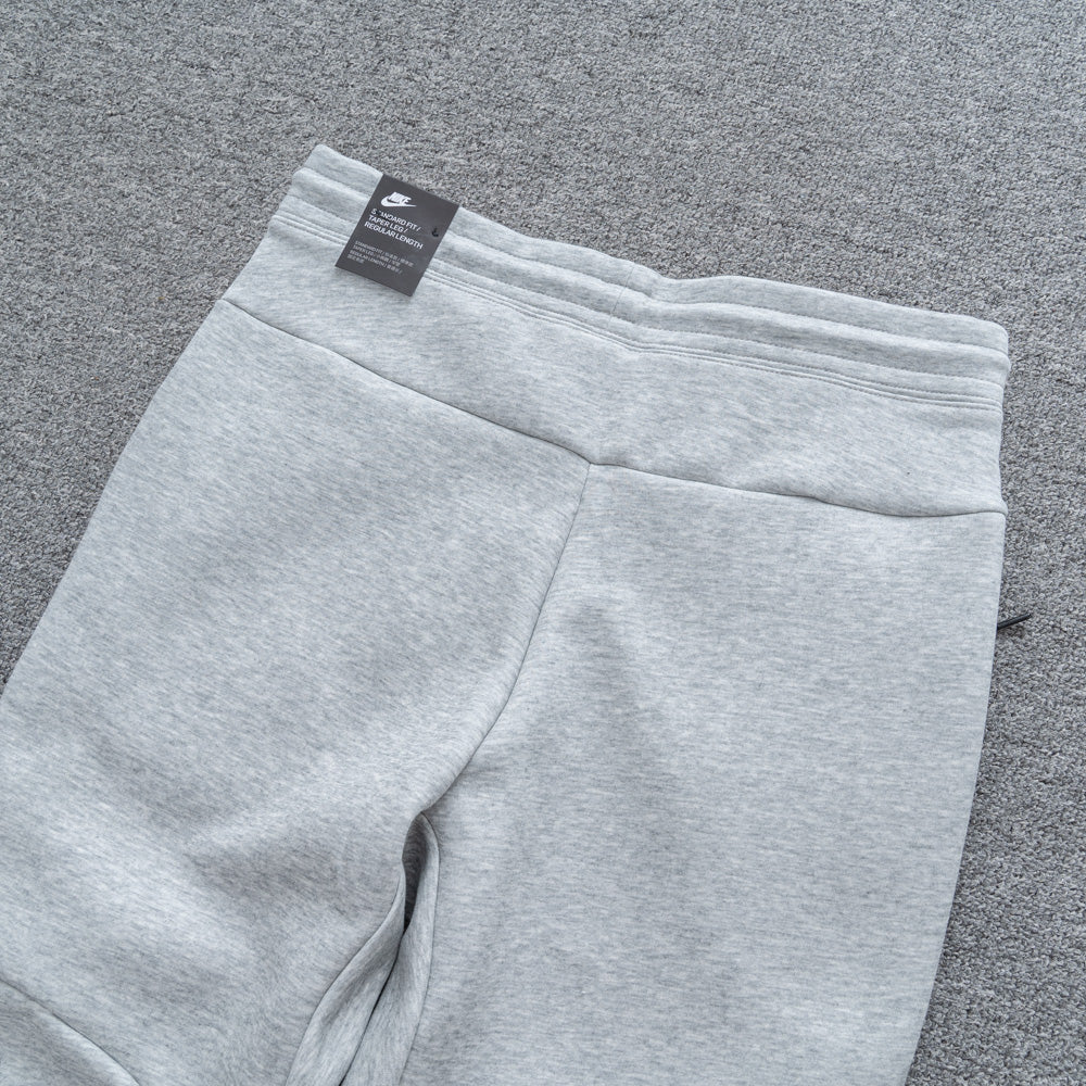 CONJUNTO NK TECH FLEECE - Desconto de Primeira Compra