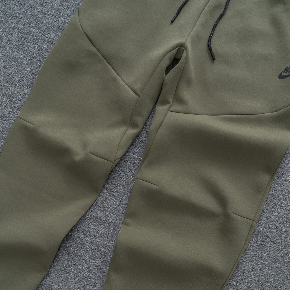 CONJUNTO NK TECH FLEECE - Desconto de Primeira Compra