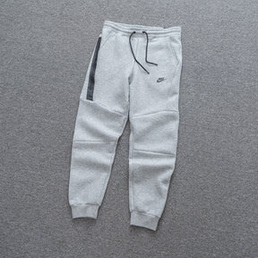 CONJUNTO NK TECH FLEECE - Desconto de Primeira Compra