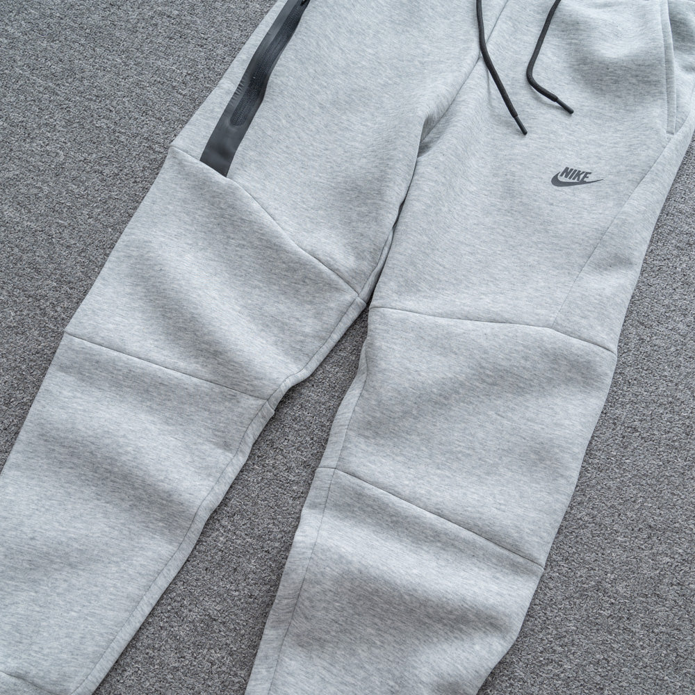 CONJUNTO NK TECH FLEECE - Desconto de Primeira Compra