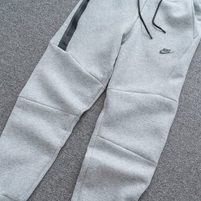CONJUNTO NK TECH FLEECE - Desconto de Primeira Compra
