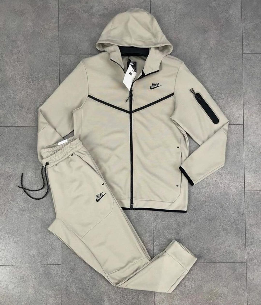 CONJUNTO NK TECH FLEECE - Desconto de Primeira Compra