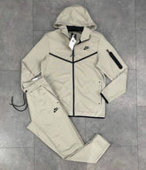 CONJUNTO NK TECH FLEECE - Desconto de Primeira Compra